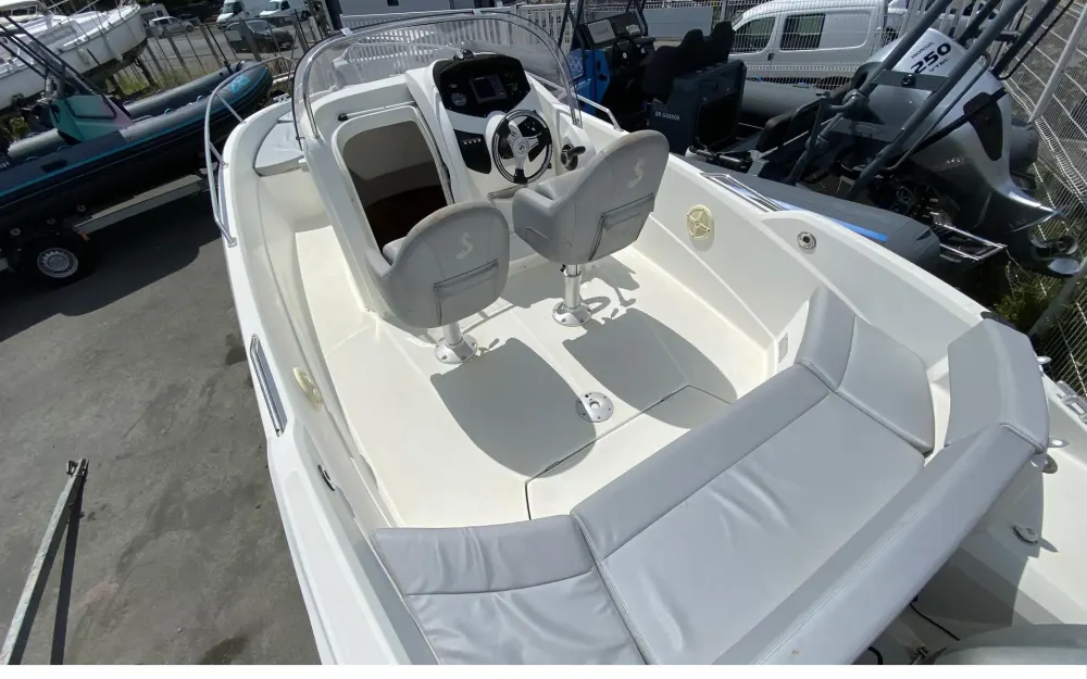 slider 1 Beneteau Flyer 650 Open S2