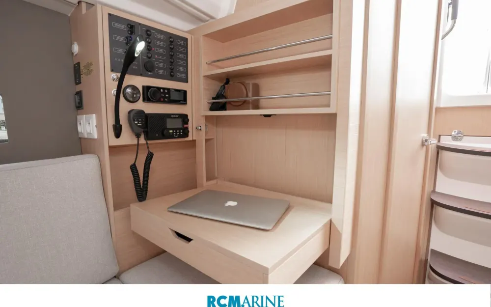 slider 3 Beneteau Oceanis 30.1