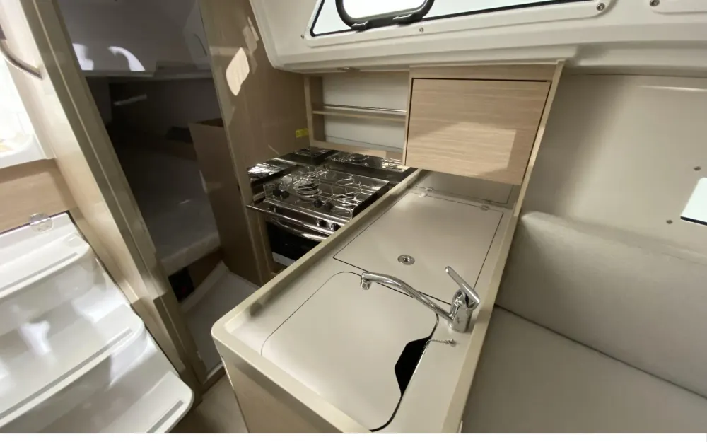 slider 4 Beneteau Oceanis 30.1