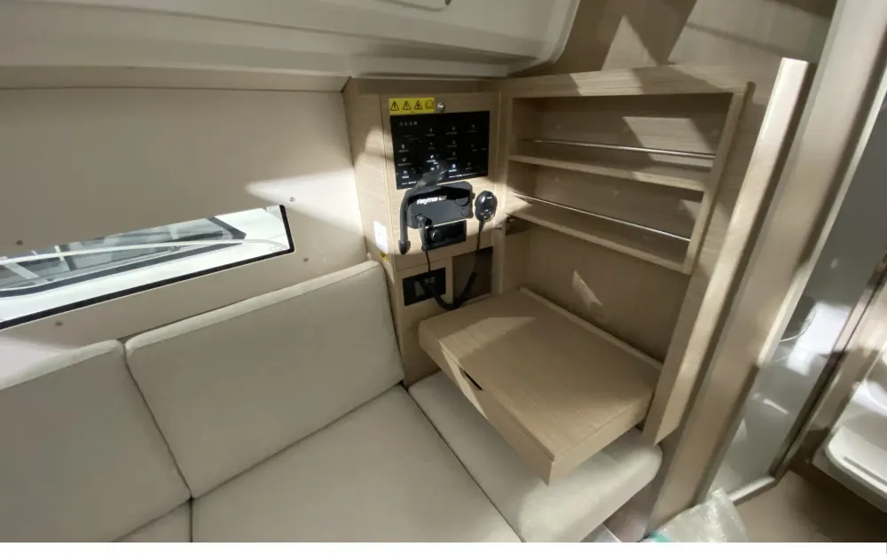 slider 5 Beneteau Oceanis 30.1