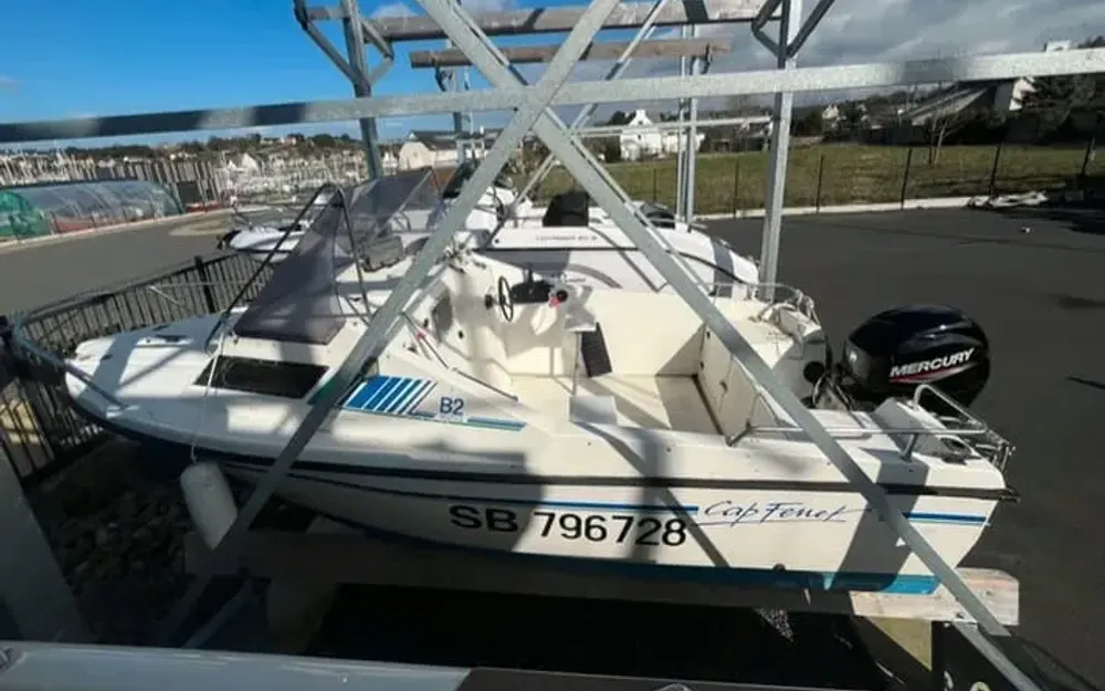 slider 1 B2 Marine Cap Ferret 500 Cabin