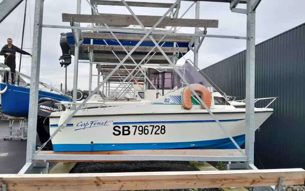slider 4 B2 Marine Cap Ferret 500 Cabin