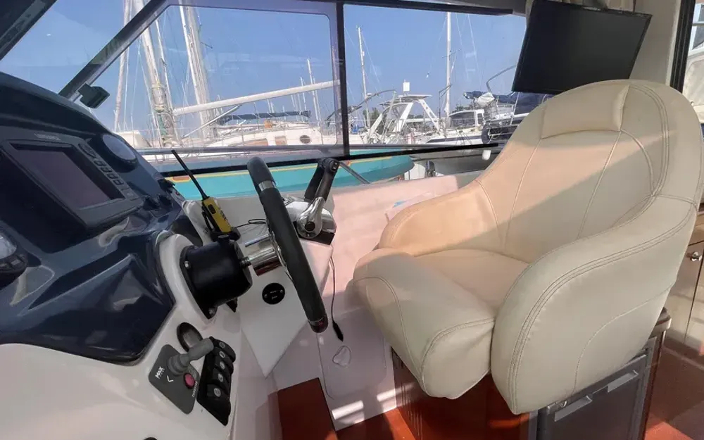 slider 18 Beneteau Antares 880 HB