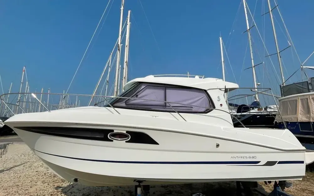 slider 0 Beneteau Antares 880 HB