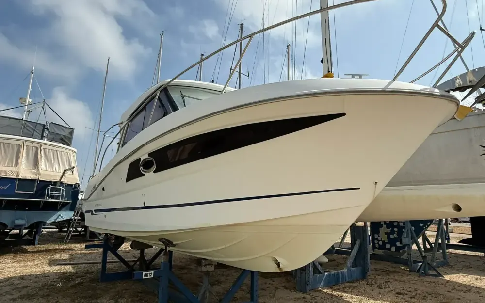 slider 3 Beneteau Antares 880 HB
