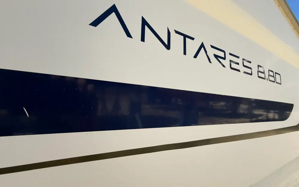 slider 6 Beneteau Antares 880 HB