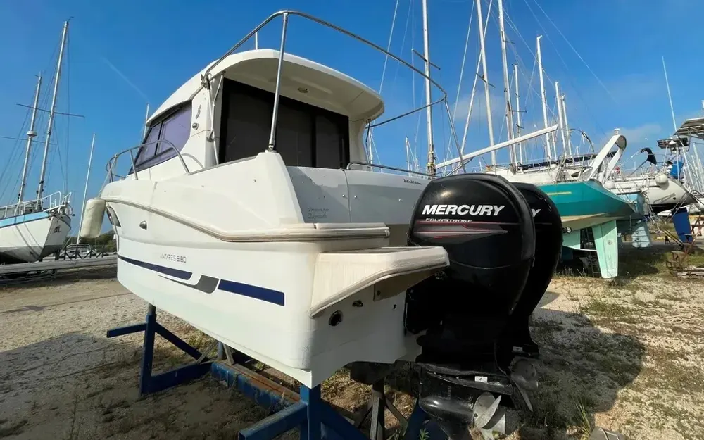 slider 3 Beneteau Antares 880 HB