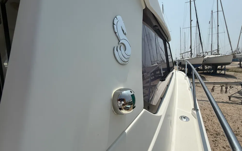slider 7 Beneteau Antares 880 HB