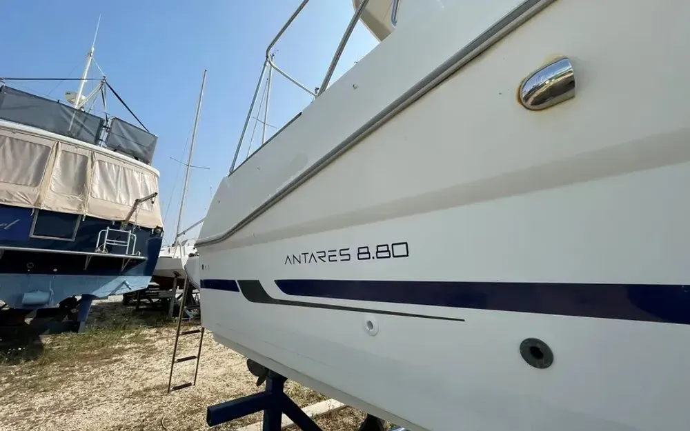 slider 6 Beneteau Antares 880 HB