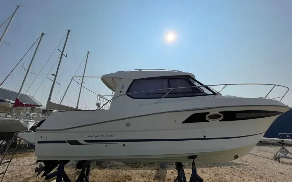 slider 8 Beneteau Antares 880 HB