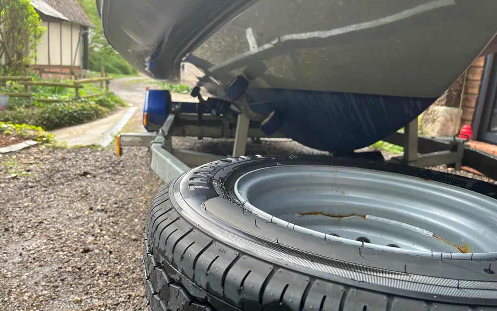 slider 10 Valiant 630 Black Carbon Edition