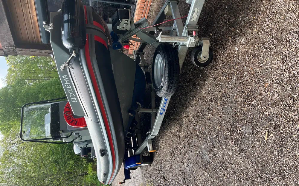 slider 4 Valiant 630 Black Carbon Edition