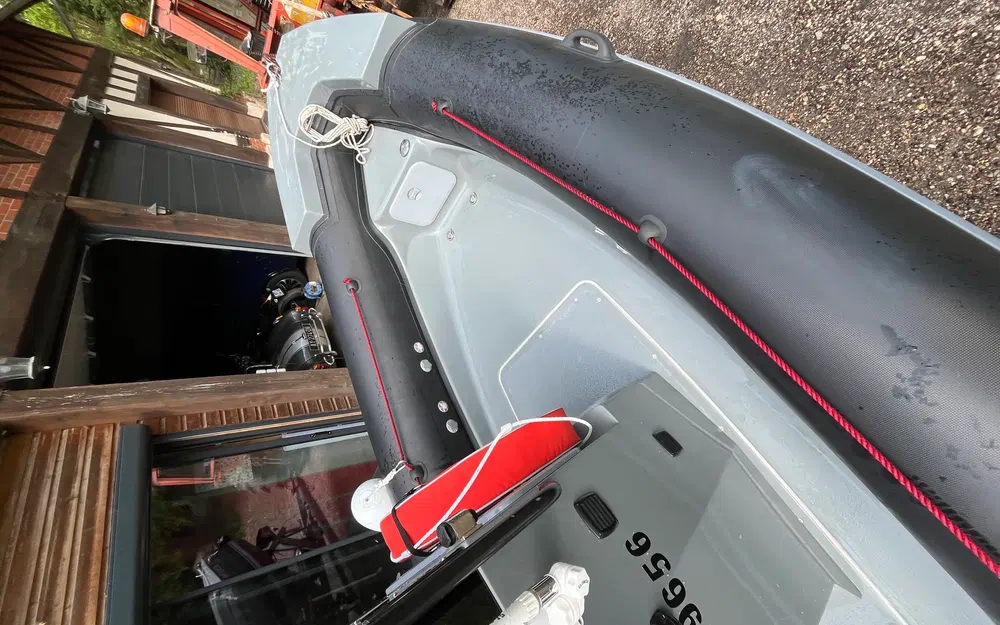 slider 6 Valiant 630 Black Carbon Edition