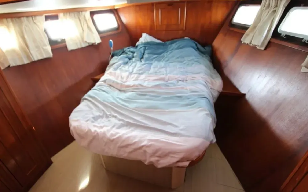 slider 5 Bateau Logement vedette hollandaise 2 cabines doubles 8 couchages