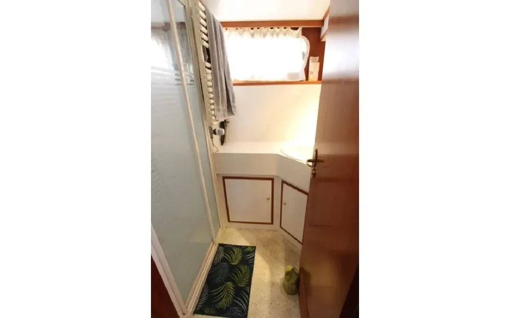 slider 7 Bateau Logement vedette hollandaise 2 cabines doubles 8 couchages