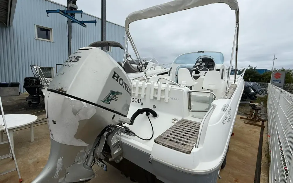 slider 16 Beneteau Flyer 750