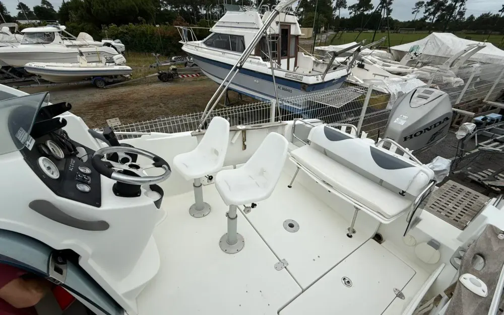 slider 5 Beneteau Flyer 750