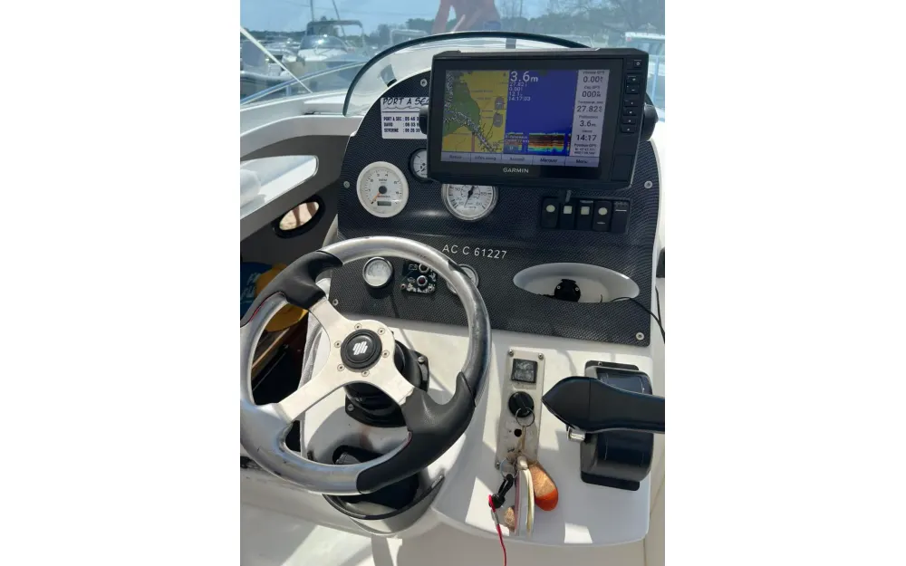 slider 6 Beneteau Flyer 750