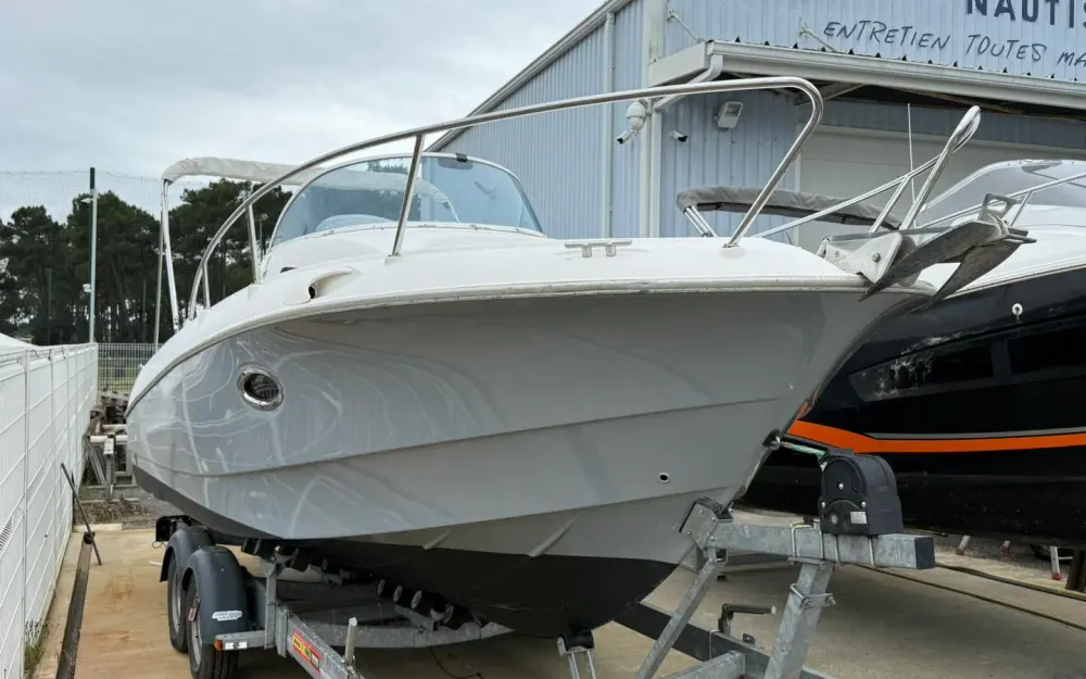 slider 1 Beneteau Flyer 750