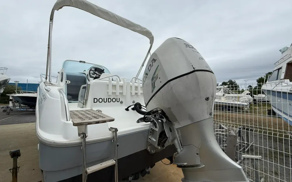 slider 7 Beneteau Flyer 750