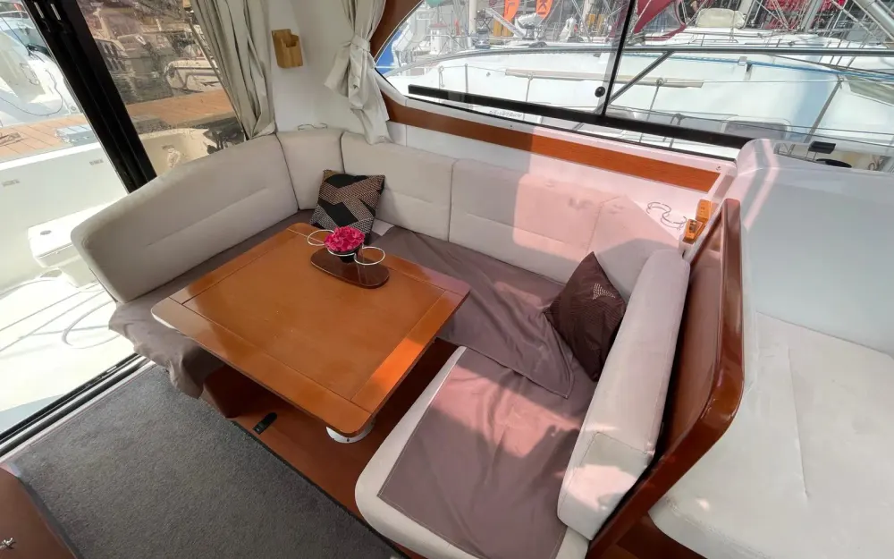 slider 4 Beneteau Antares 30