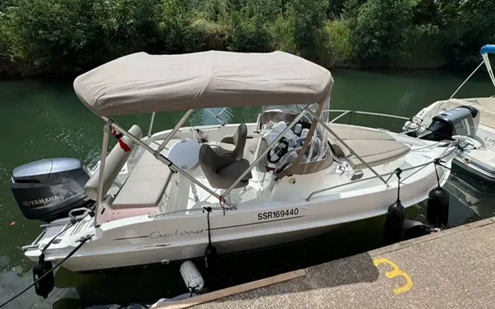 slider 0 B2 Marine Cap Ferret 572