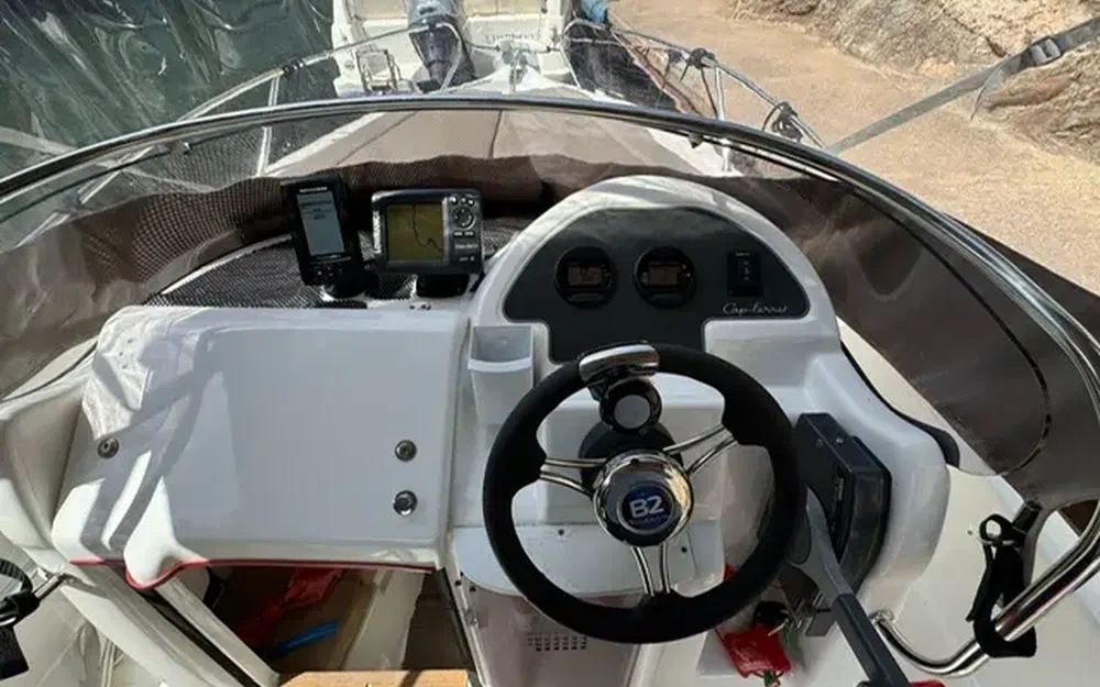 slider 1 B2 Marine Cap Ferret 572