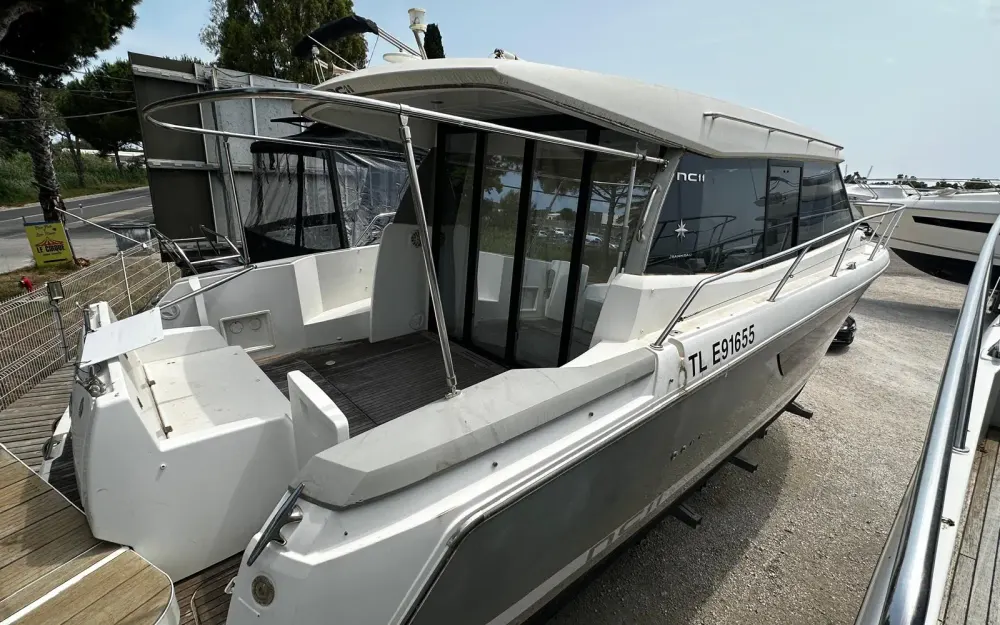 slider 4 Jeanneau NC 11