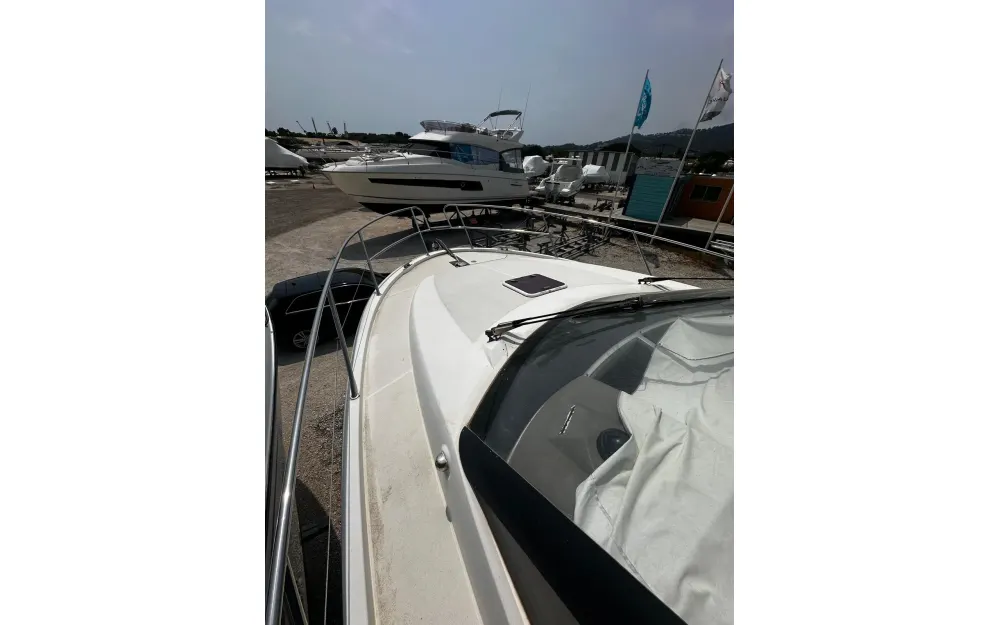 slider 6 Jeanneau NC 11