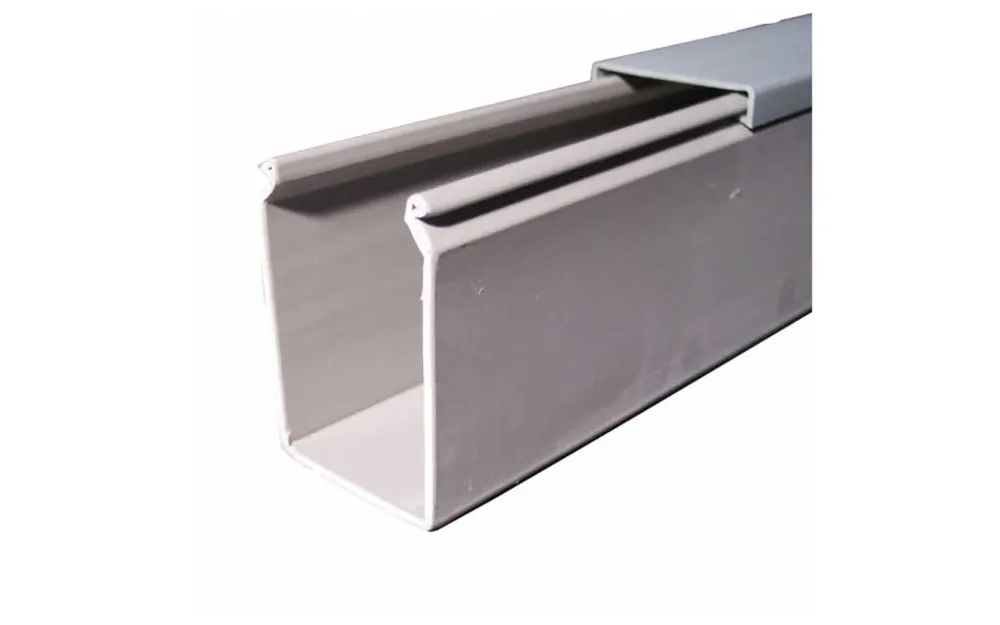 slider 0 Goulotte de câblage Licatec en PVC (fermée)