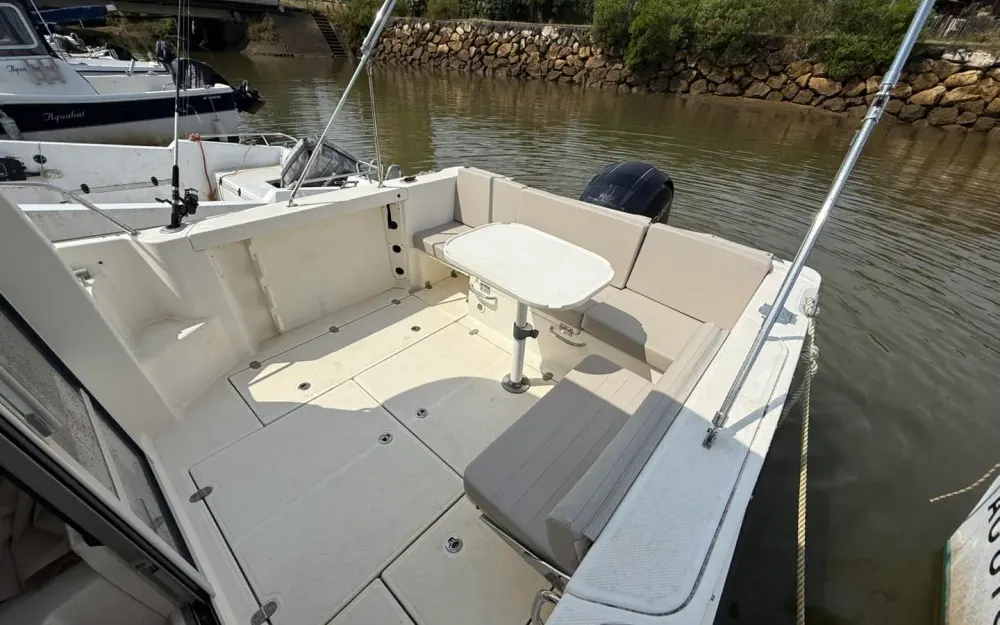 slider 10 Quicksilver  605 Pilothouse