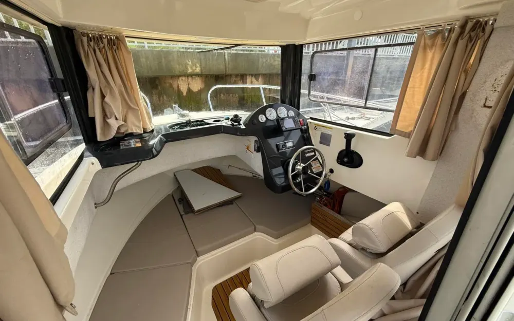 slider 14 Quicksilver  605 Pilothouse