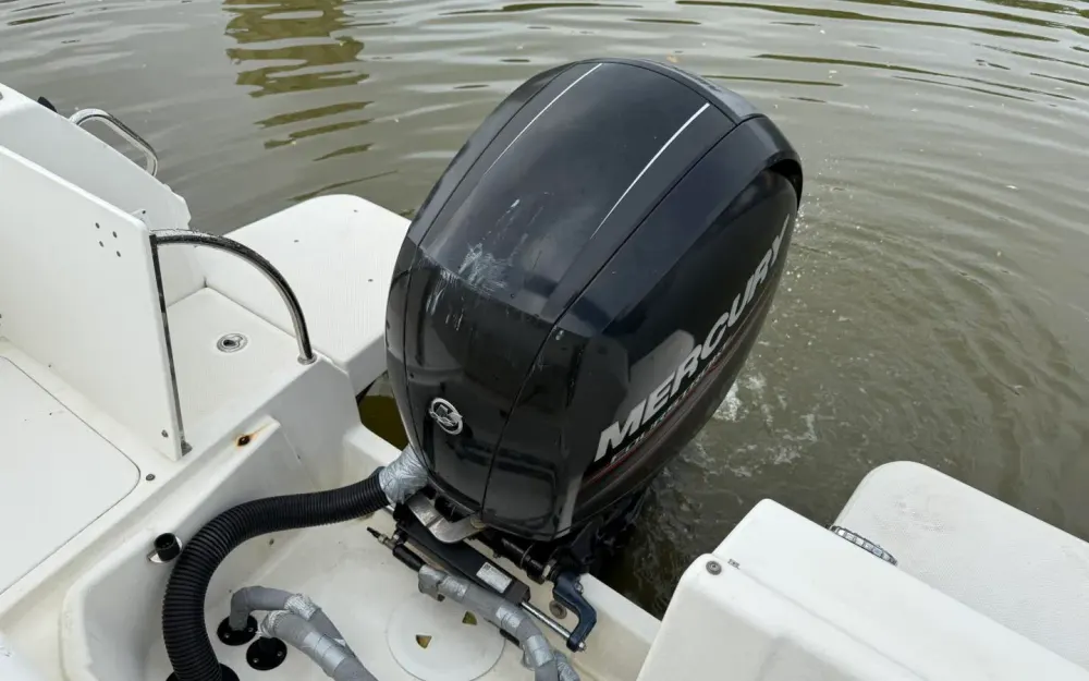 slider 16 Quicksilver  605 Pilothouse