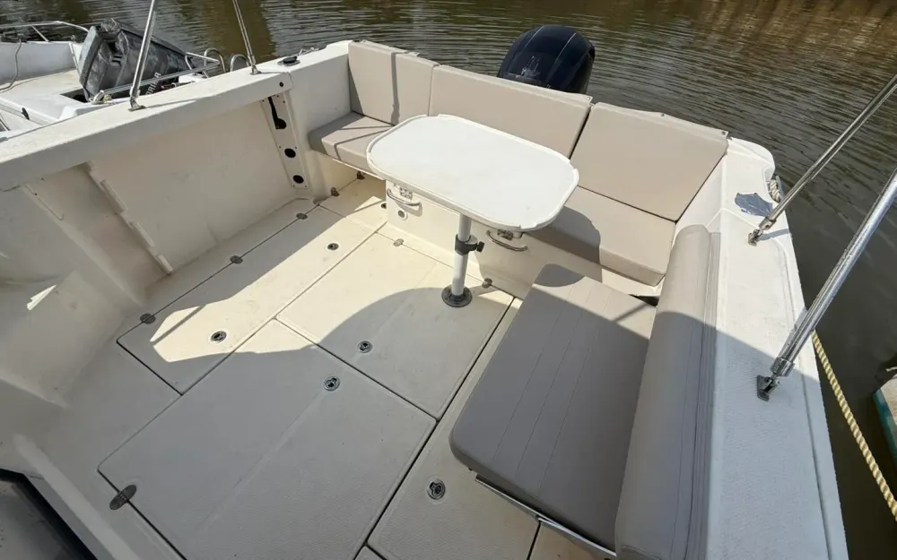 slider 18 Quicksilver  605 Pilothouse