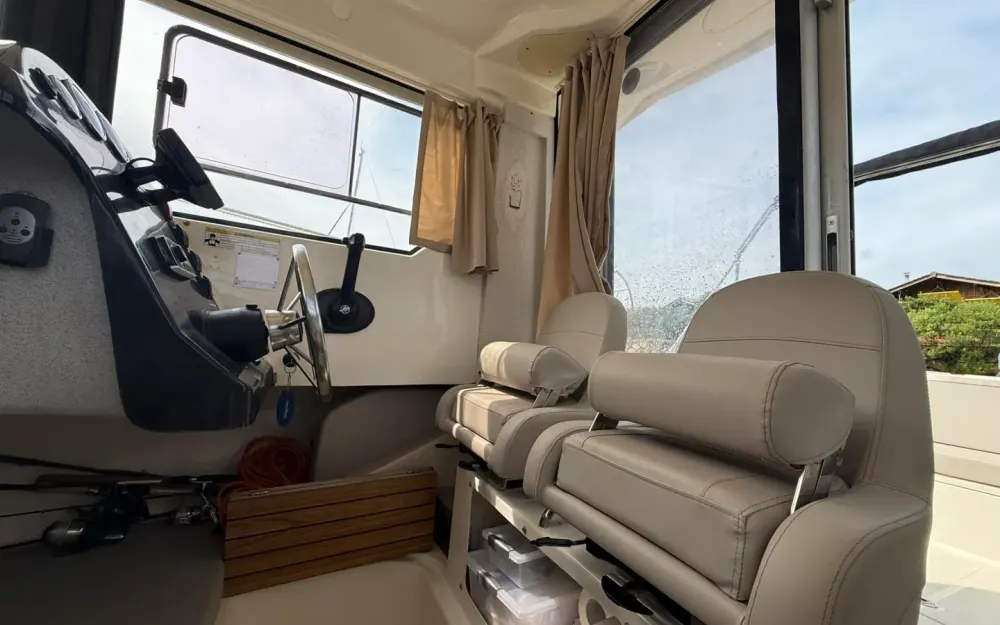 slider 2 Quicksilver  605 Pilothouse