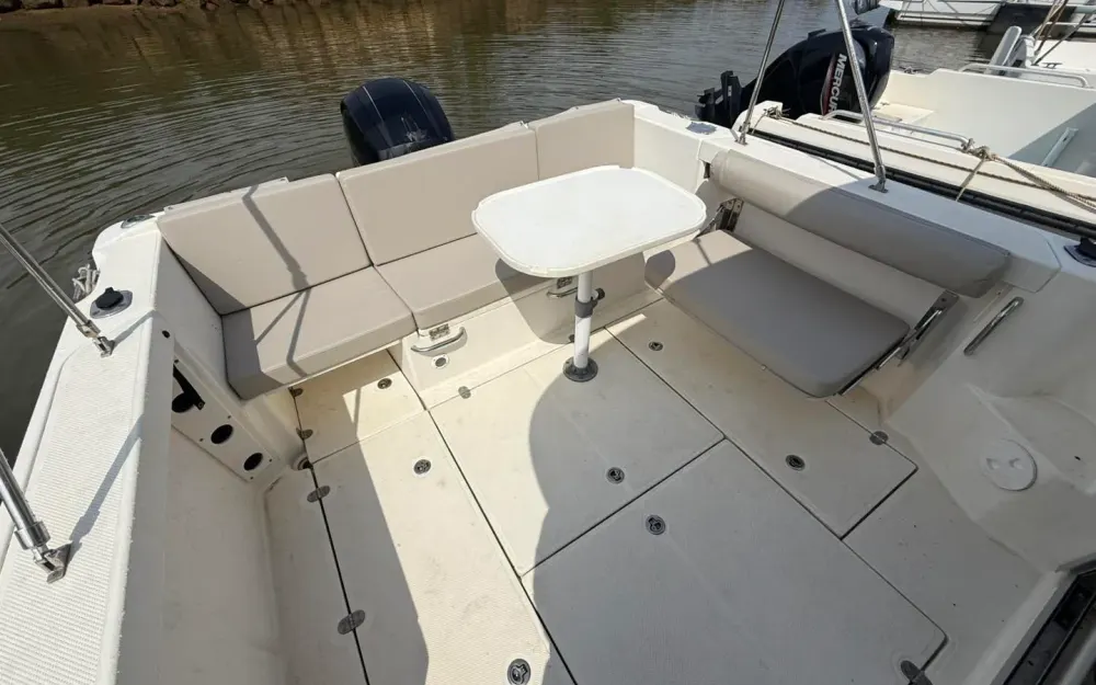 slider 3 Quicksilver  605 Pilothouse