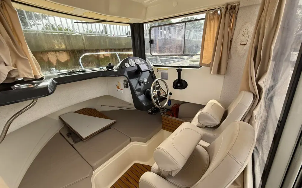 slider 4 Quicksilver  605 Pilothouse