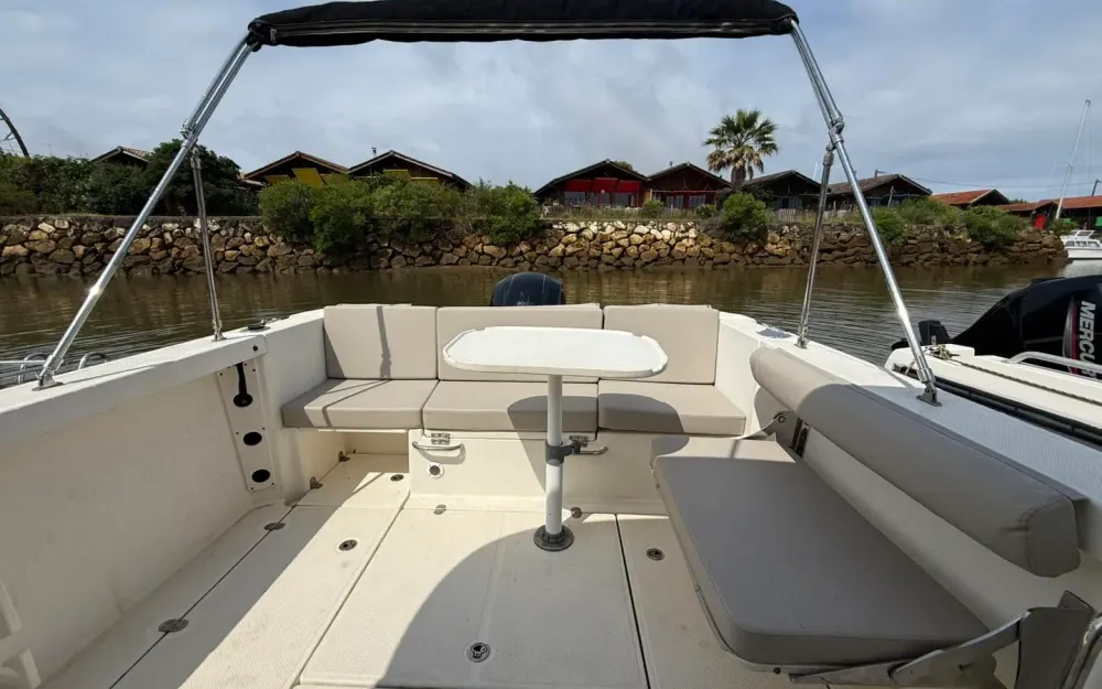 slider 5 Quicksilver  605 Pilothouse