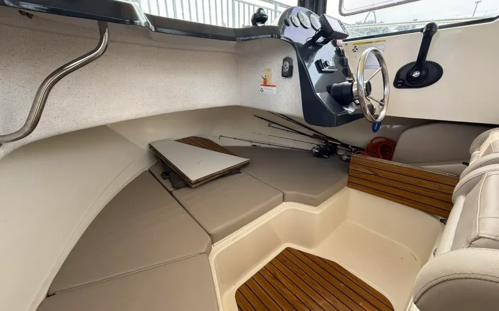 slider 7 Quicksilver  605 Pilothouse