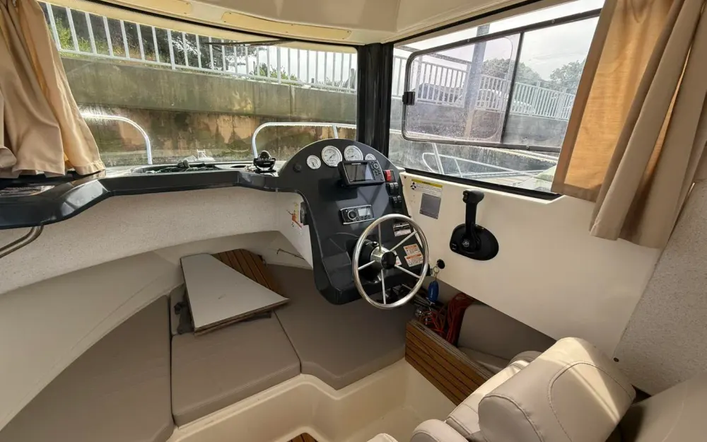 slider 9 Quicksilver  605 Pilothouse