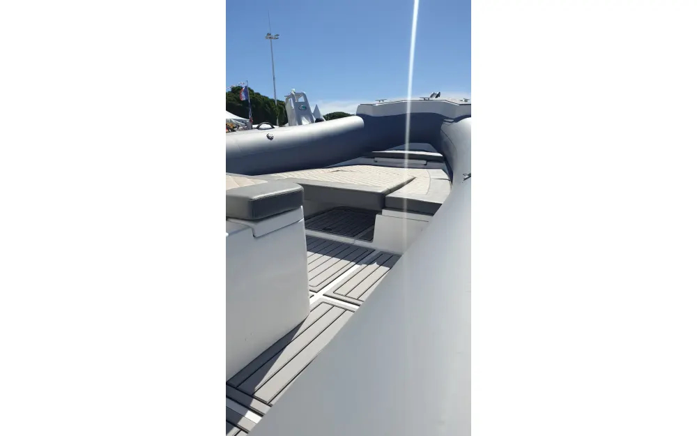 slider 2 Four Seas F 750