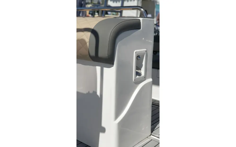 slider 7 Four Seas F 750