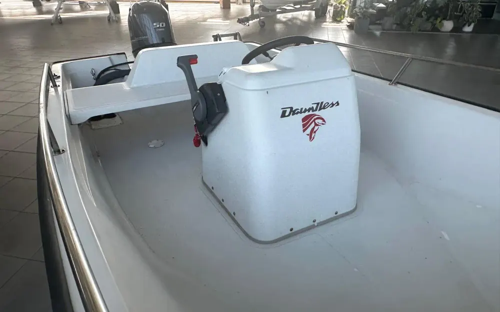 slider 1 Boston Whaler  13 Dauntless