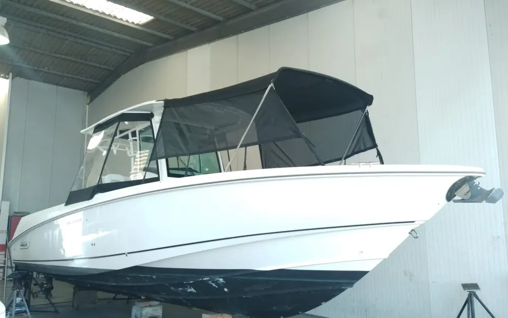 slider 17 Boston Whaler  320 Outrage