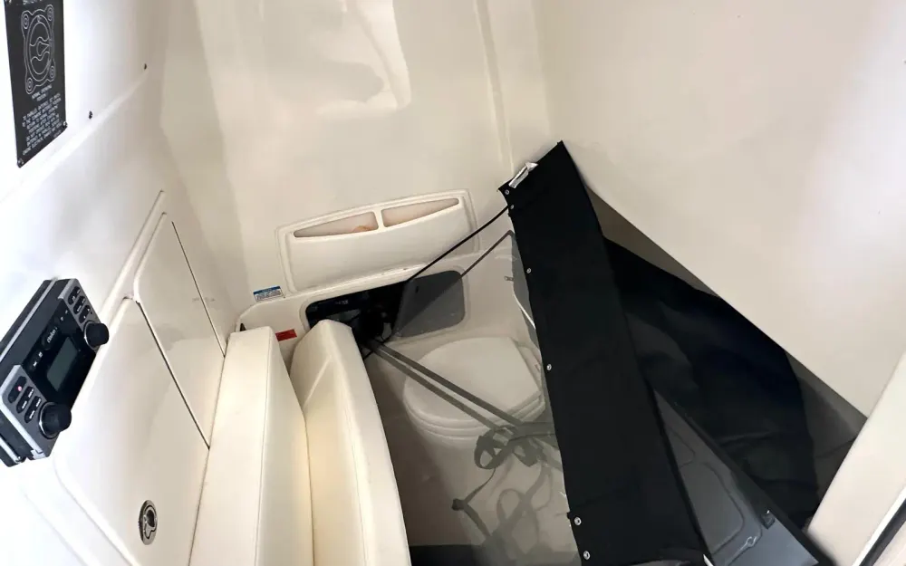 slider 7 Boston Whaler  320 Outrage