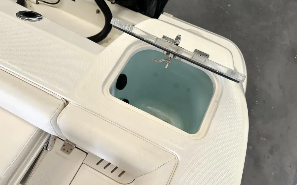 slider 8 Boston Whaler  320 Outrage