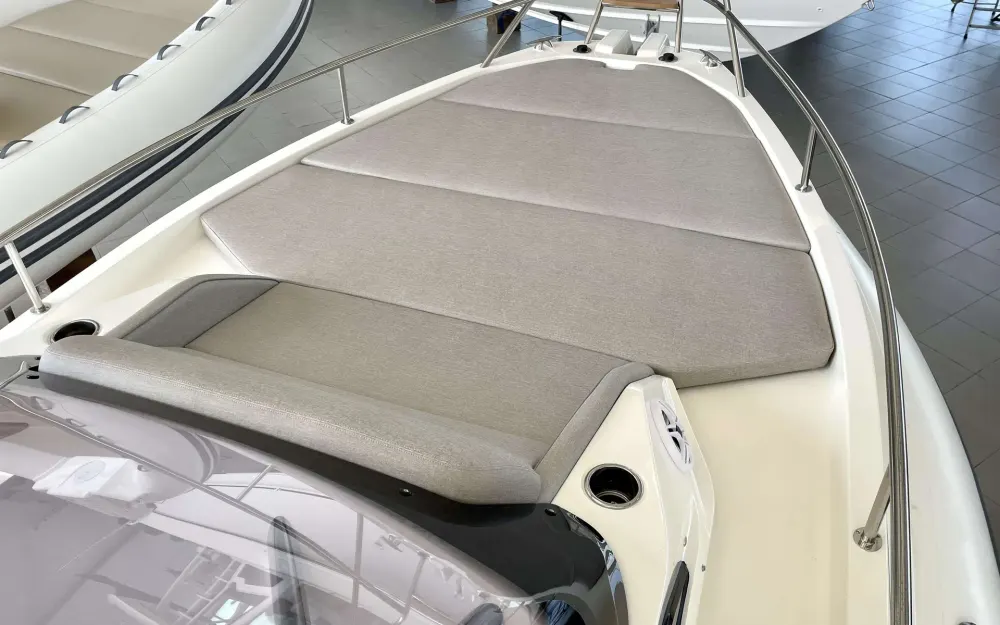 slider 6 Capelli Tempest 1000 WA