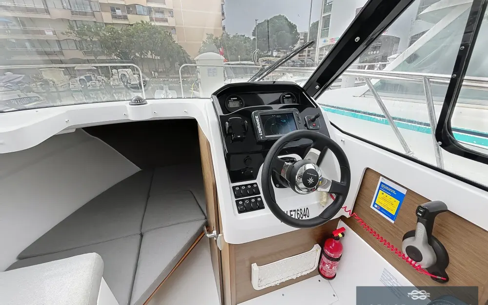 slider 6 Jeanneau Merry Fisher 695