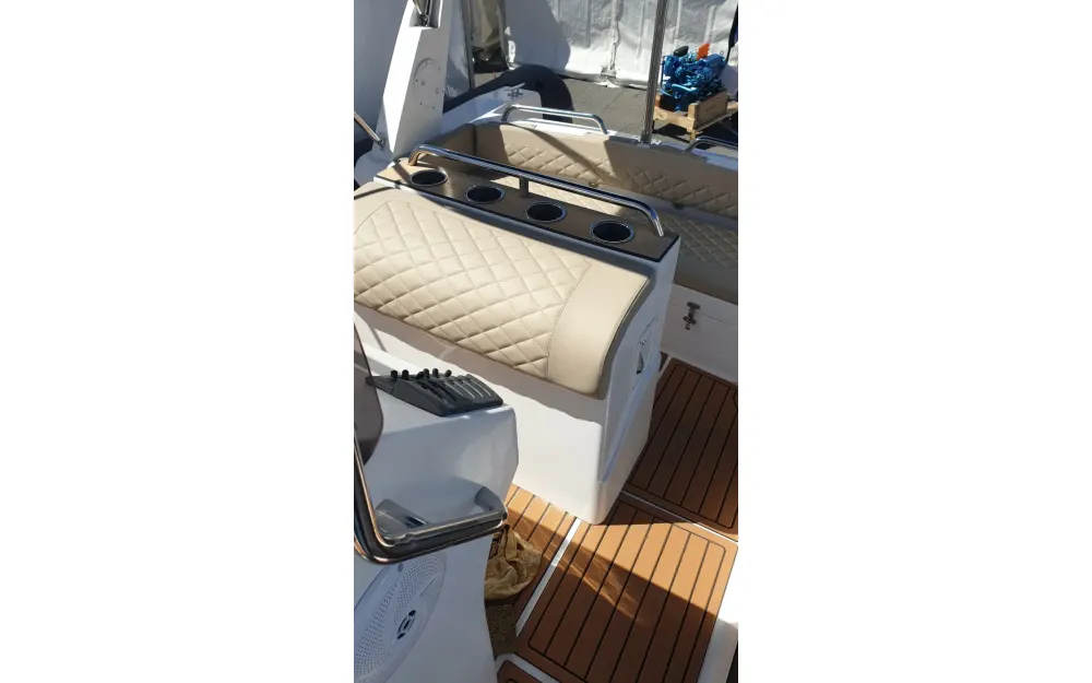 slider 1 Four Seas F 680