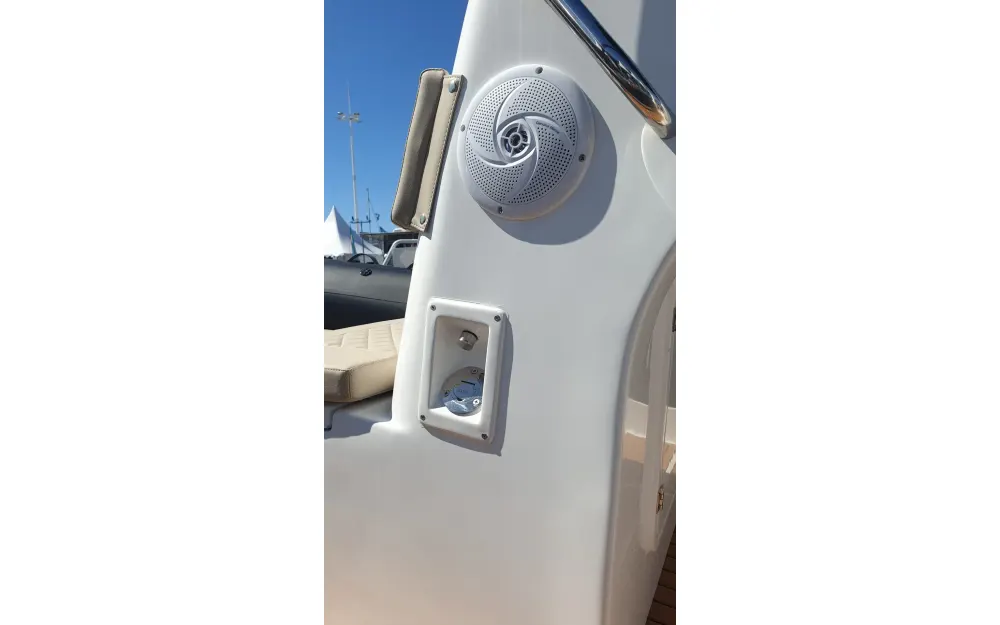 slider 4 Four Seas F 680